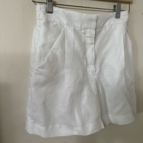 Wilfred Aritzia white high rise linen blend trouser shorts (2) - Picture 2 of 8